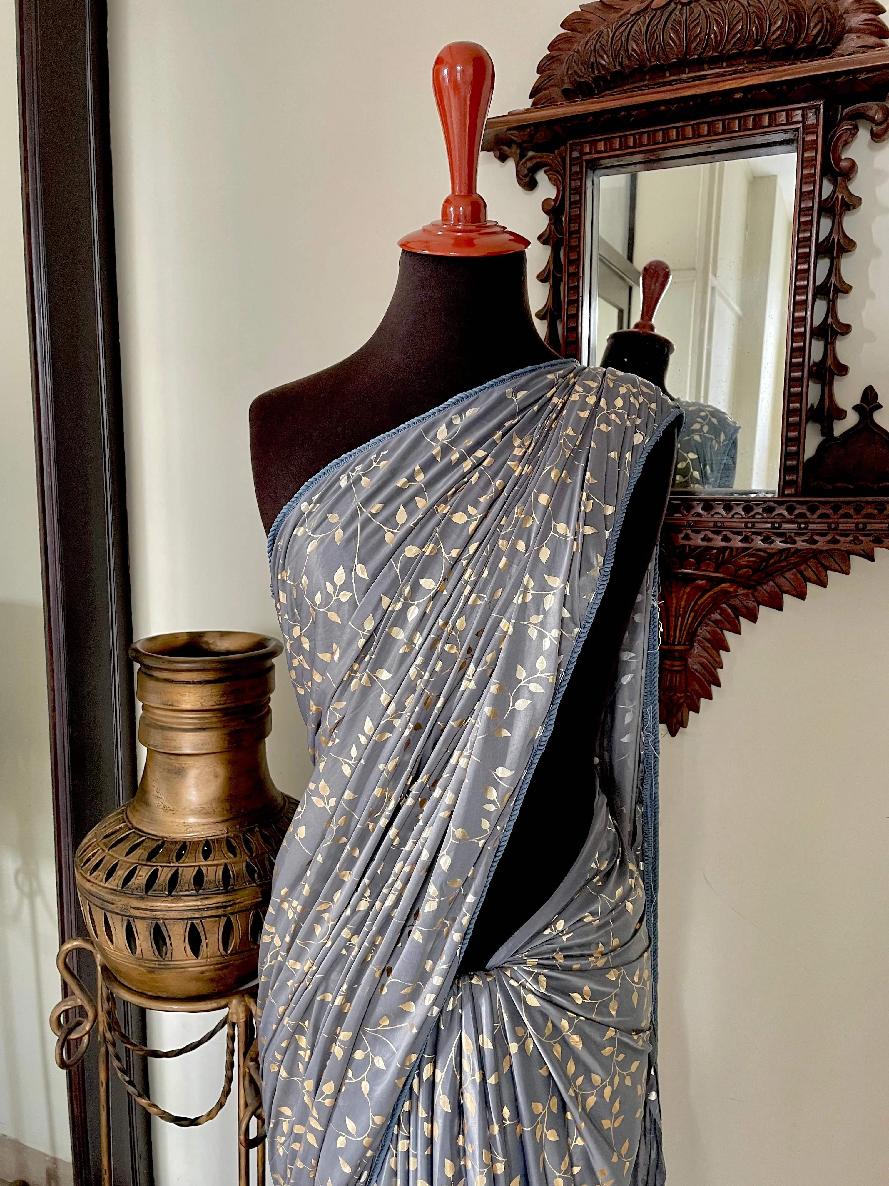 Antique Gold Foil: Smoky Bella