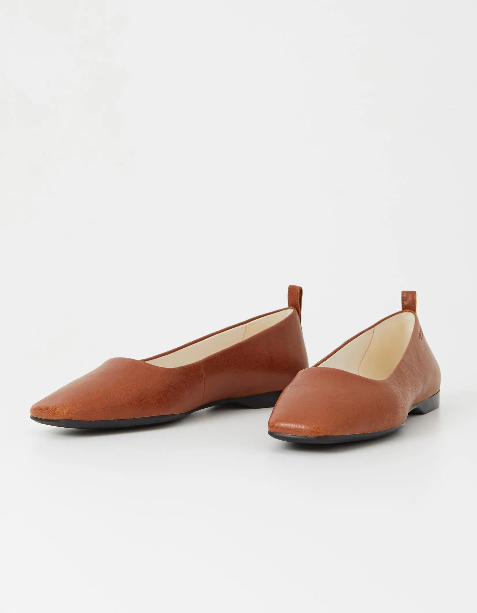 Delia Flats in Cinnamon