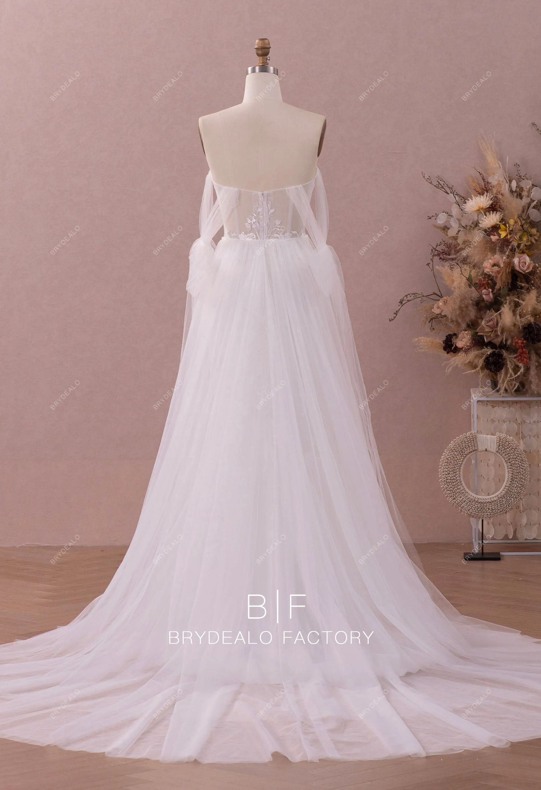 Illusion Corset V-cut Modern 3D Lace Tulle Overskirt Wedding Dress