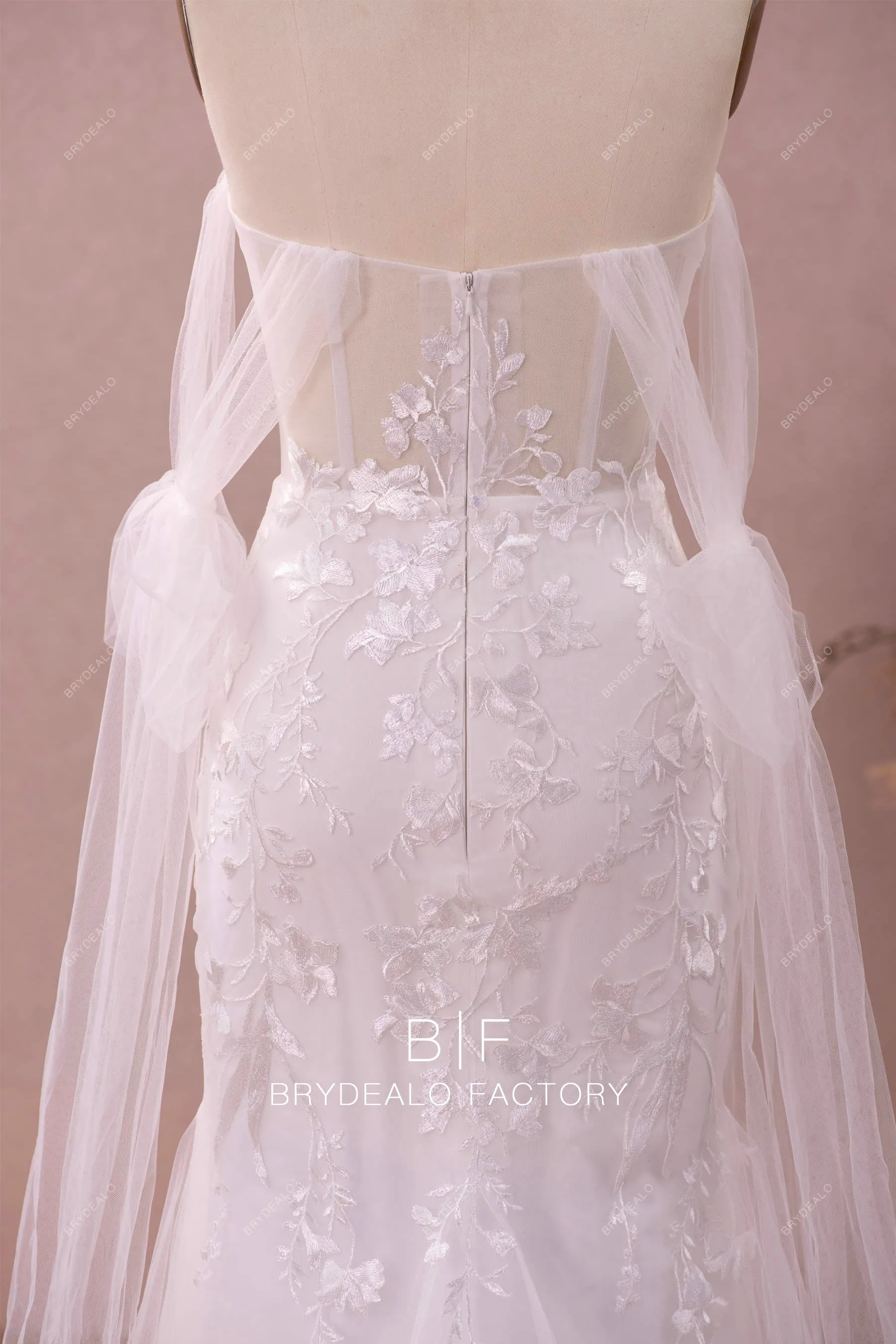 Illusion Corset V-cut Modern 3D Lace Tulle Overskirt Wedding Dress