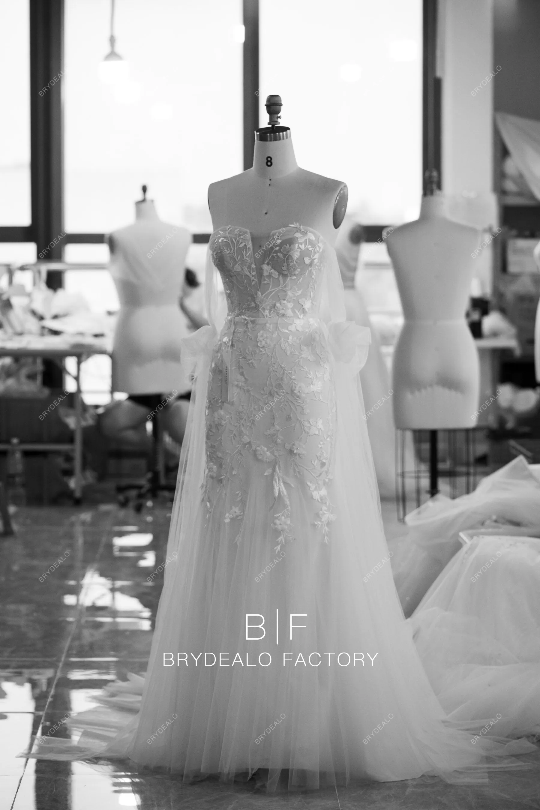 Illusion Corset V-cut Modern 3D Lace Tulle Overskirt Wedding Dress