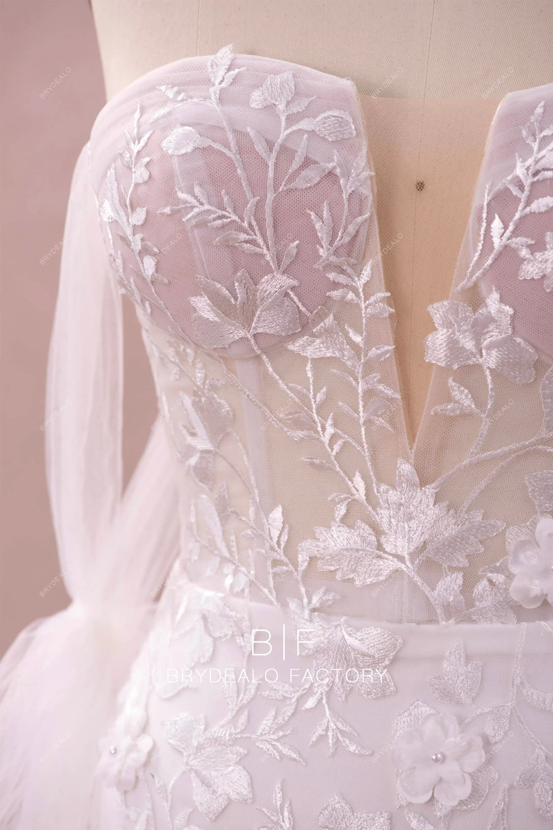 Illusion Corset V-cut Modern 3D Lace Tulle Overskirt Wedding Dress
