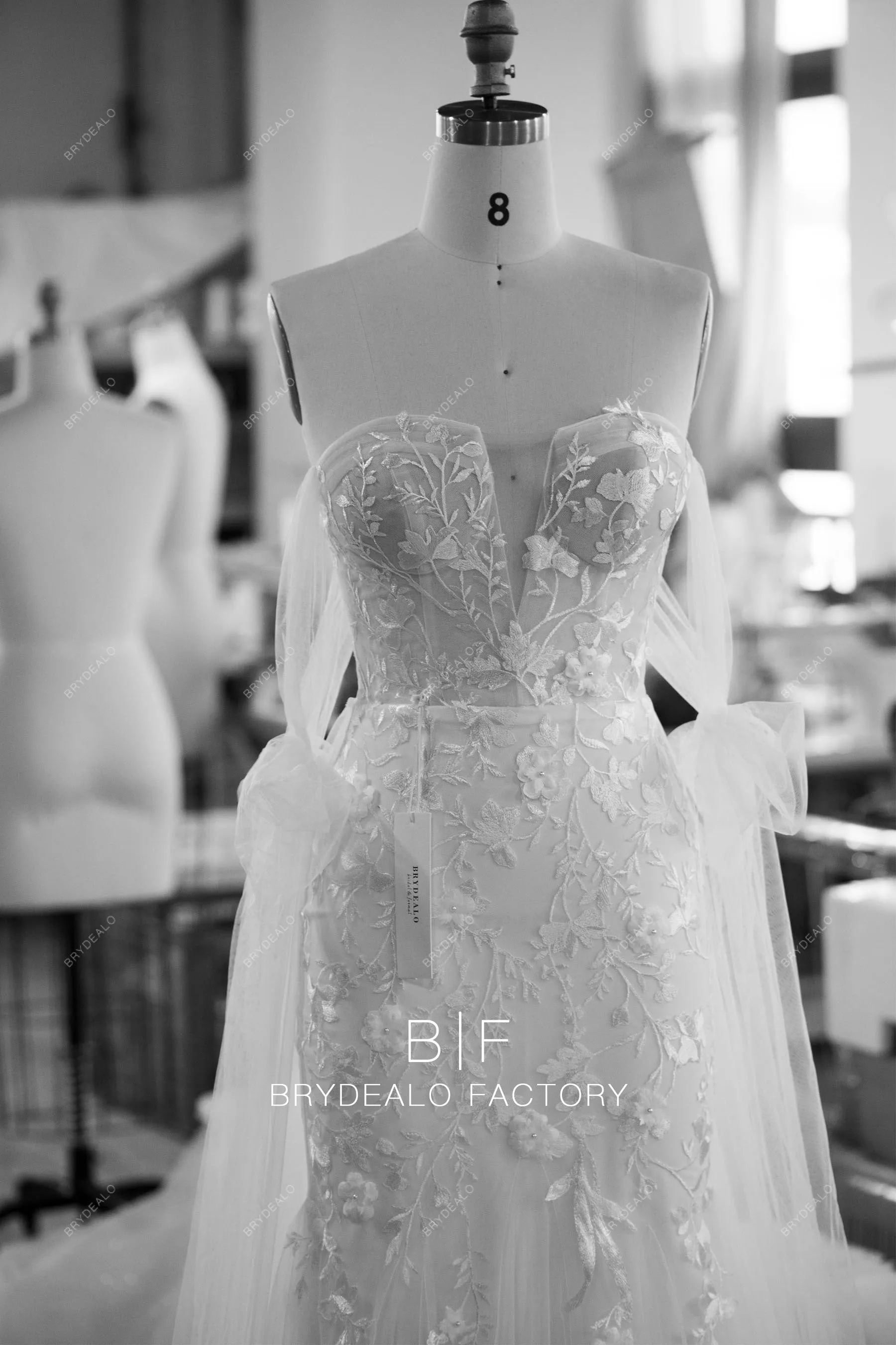 Illusion Corset V-cut Modern 3D Lace Tulle Overskirt Wedding Dress