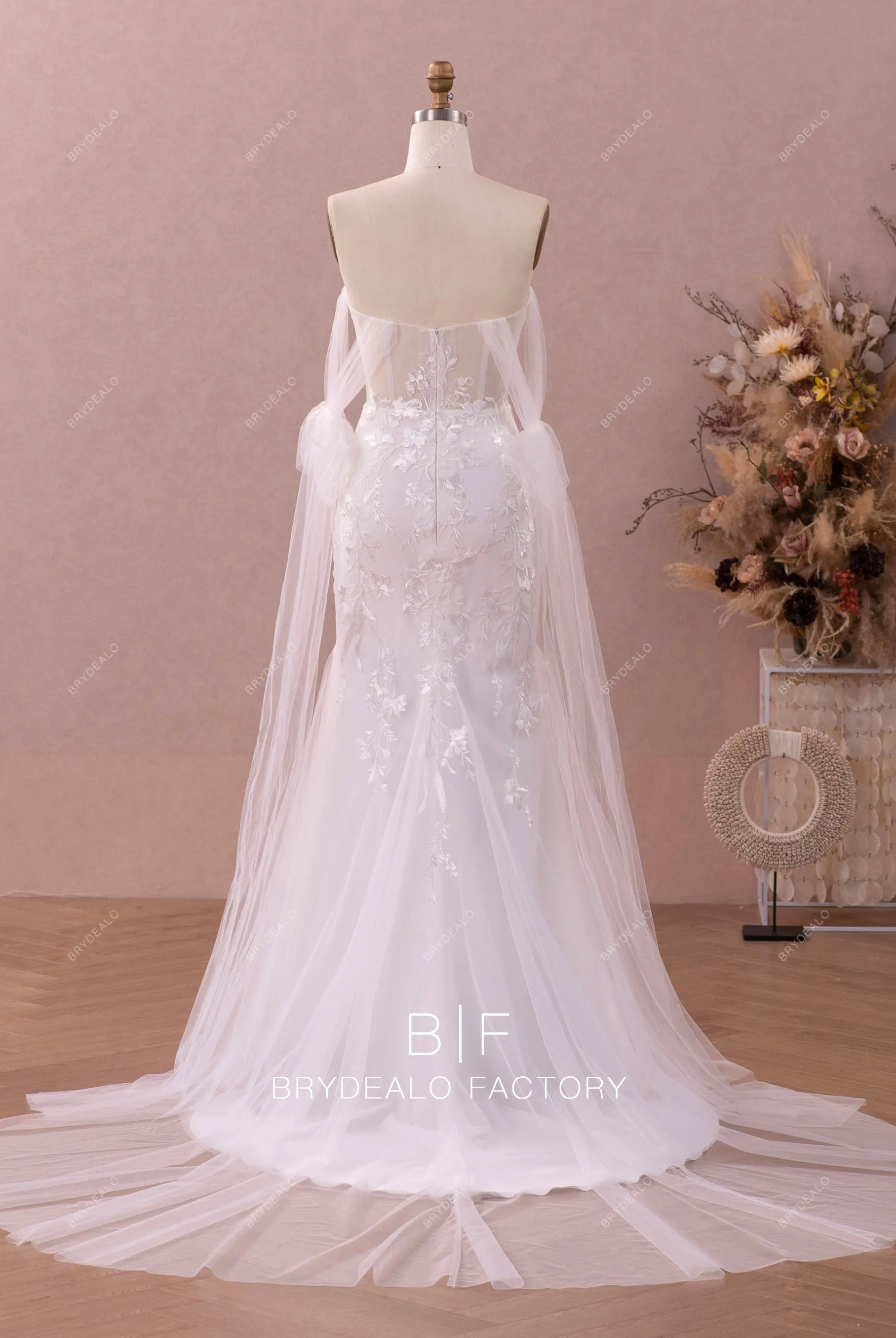 Illusion Corset V-cut Modern 3D Lace Tulle Overskirt Wedding Dress