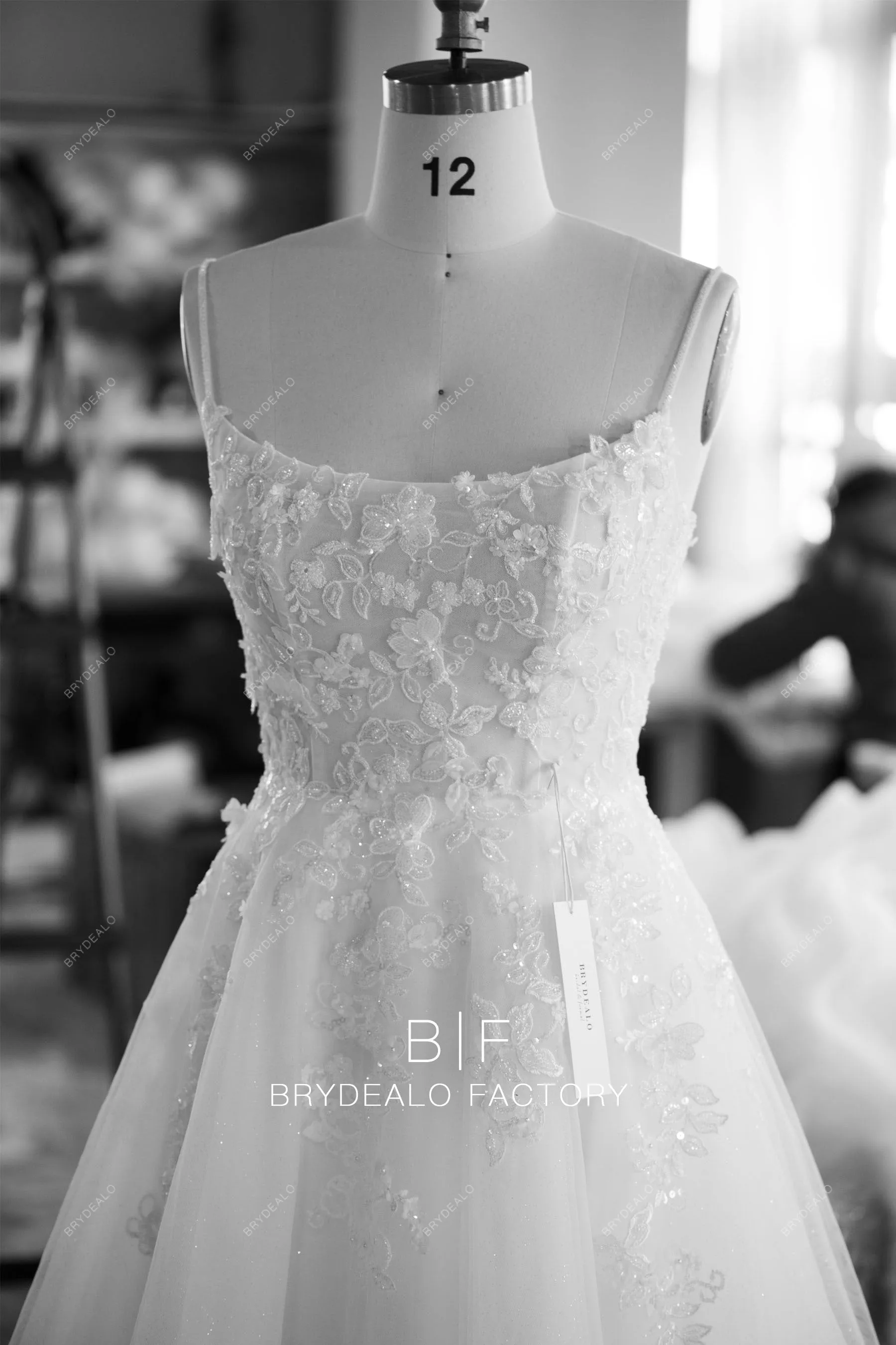 Shimmery 3D Flower Lace Spaghetti Strap Scoop Neck Bridal Dress