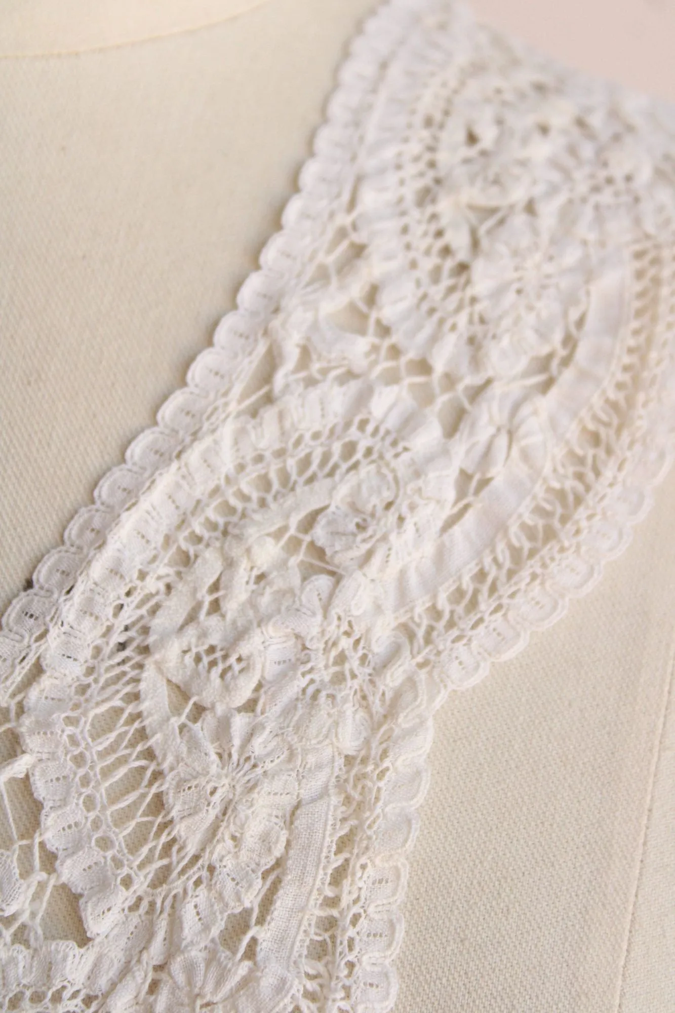 Vintage 1940s 1950s White Detachable Lace Collar