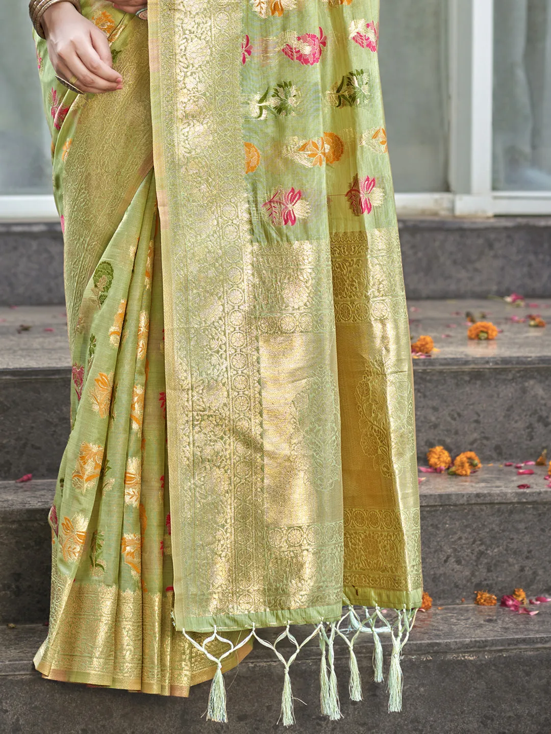 Women Light Green Organza Saree With Un Stitched Blouse