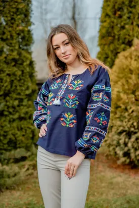 Women's blouse with ethnic embroidery